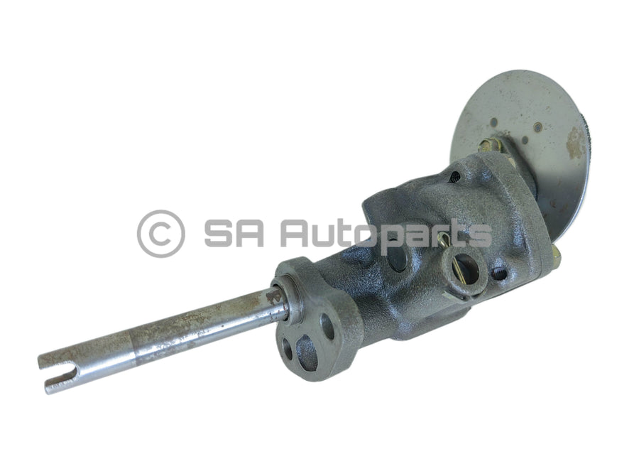 NISSAN CABAL OIL PUMP